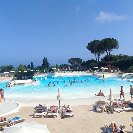 Vue Et Estérel Au Petit Paradis-terrasse 16 M2-cap Estérel-saint Raphaël Saint-Raphaël